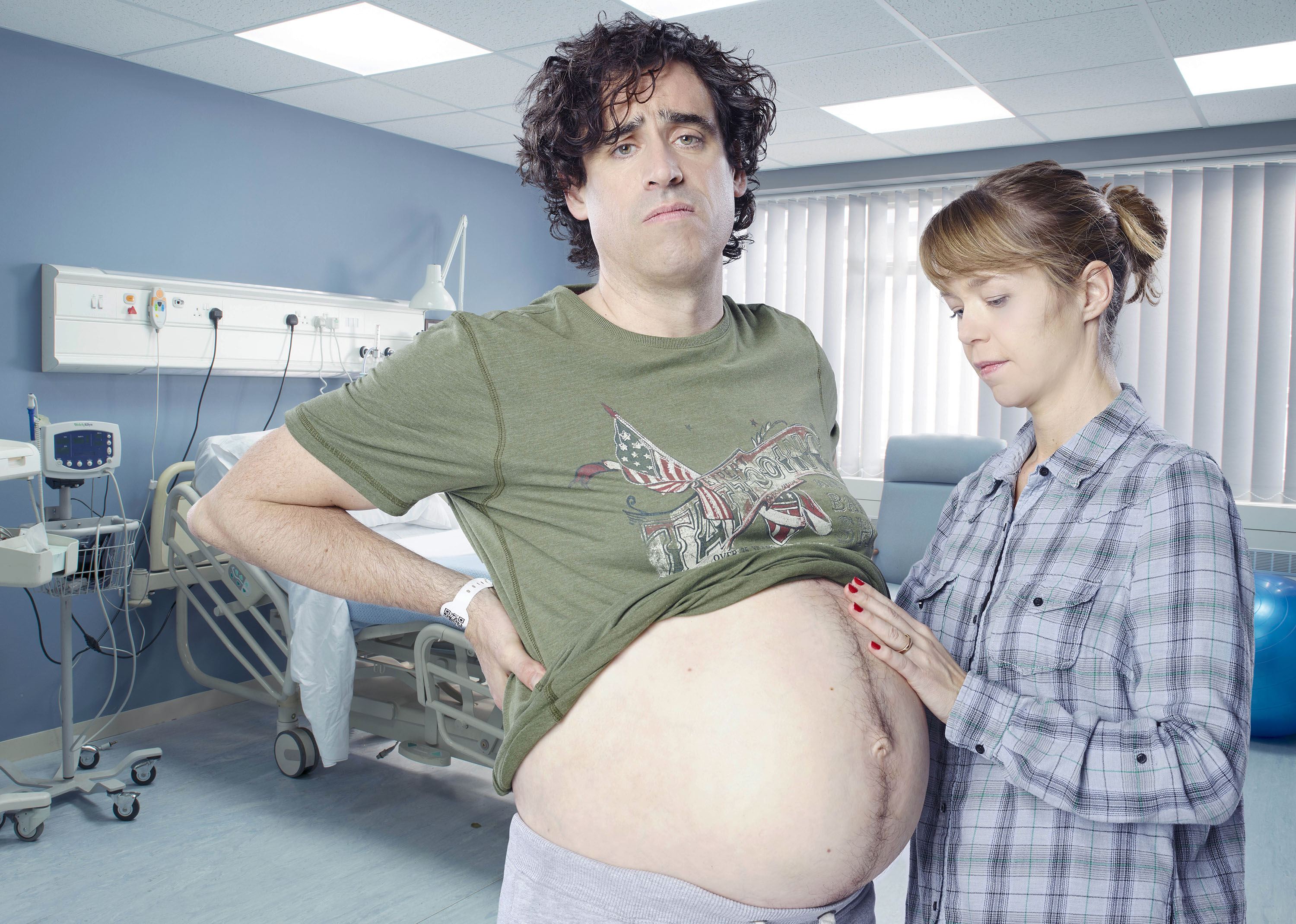 Фото беременный мальчик. Беременные мужчины. Беременные мужчины рожают. Беременный парень. Беременна с мужем.